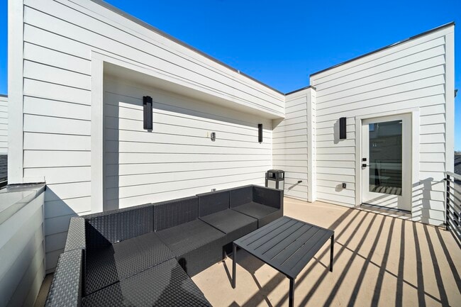 Building Photo - 3513 Hutchins St