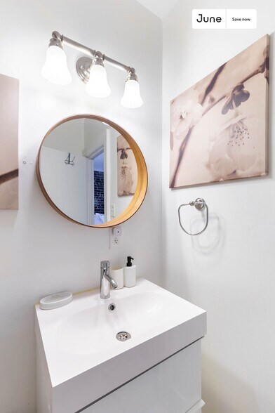 Building Photo - 1835 Mintwood Pl NW