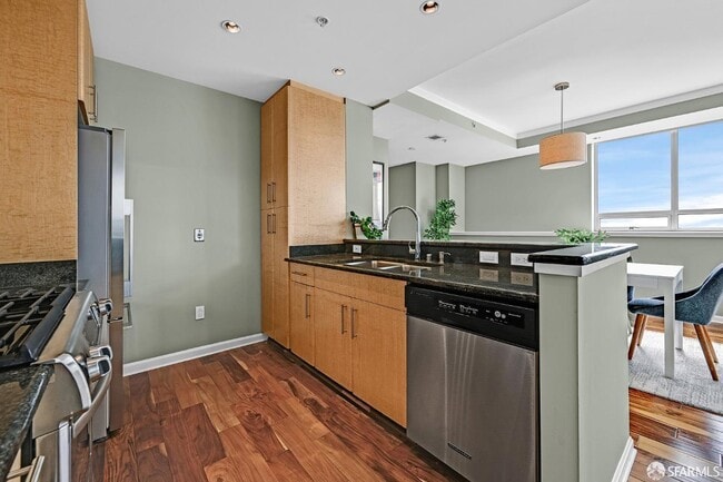 Building Photo - 400 Beale St