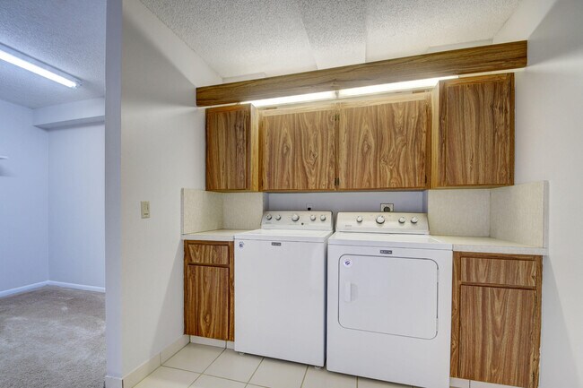 Building Photo - 3520 Whitehall Dr