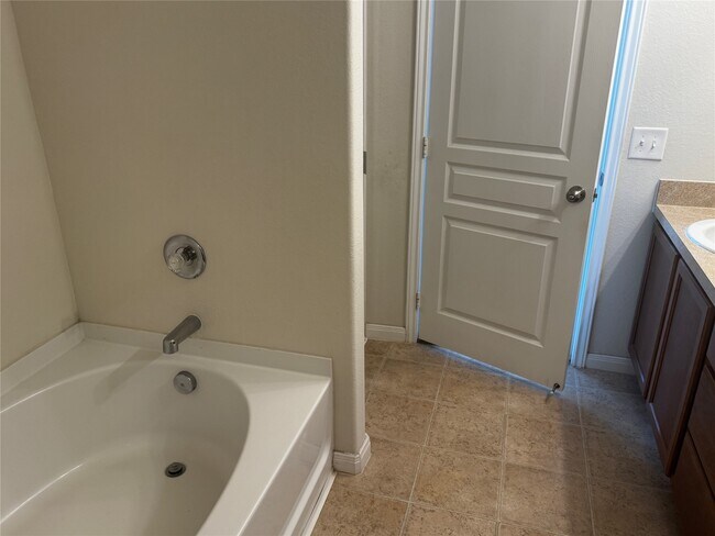 Building Photo - 9902 Waldens Pond Court