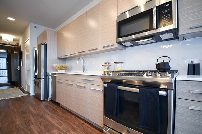 Building Photo - 732 W Madison St