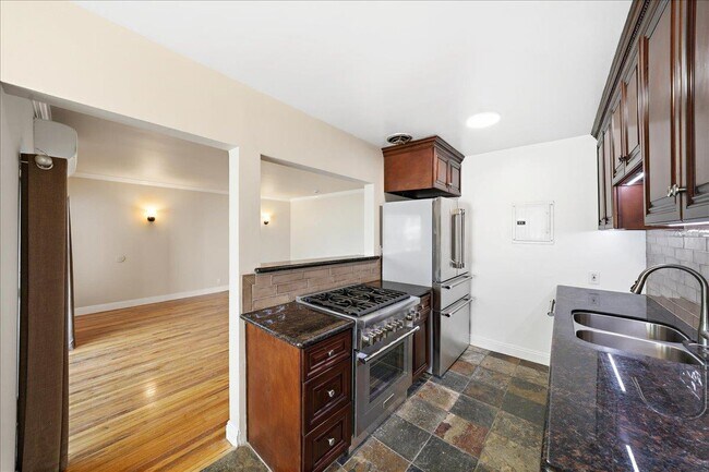 Building Photo - 11719 Mayfield Ave