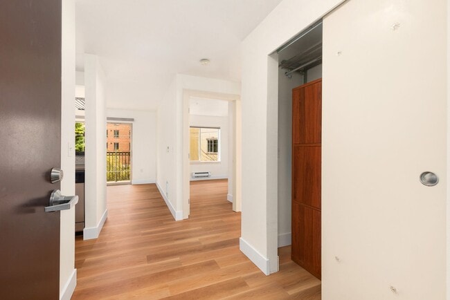 Building Photo - Modern Cap Hill 1 Bedroom with Garage Parking & Laundry Room