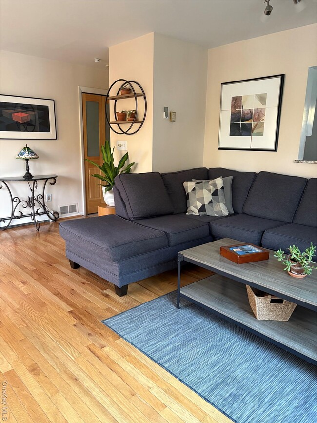 Building Photo - 48 Angela Ct