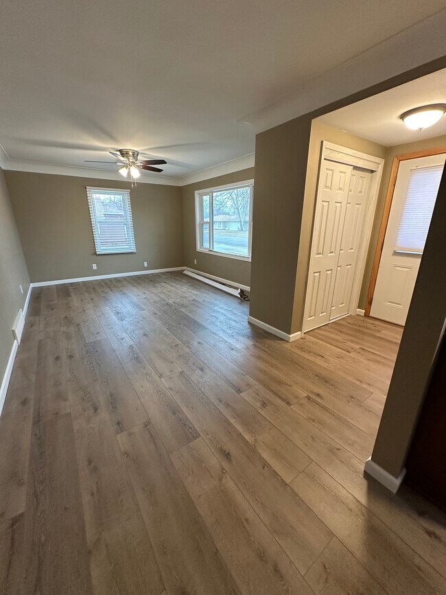 Building Photo - 831 25th Ave N