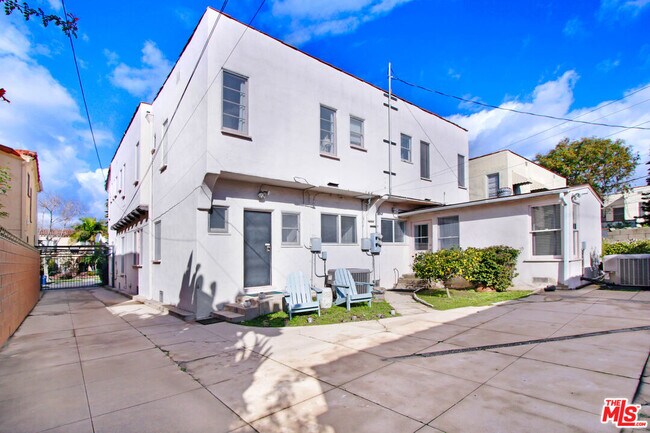 Building Photo - 1020 Hi Point St