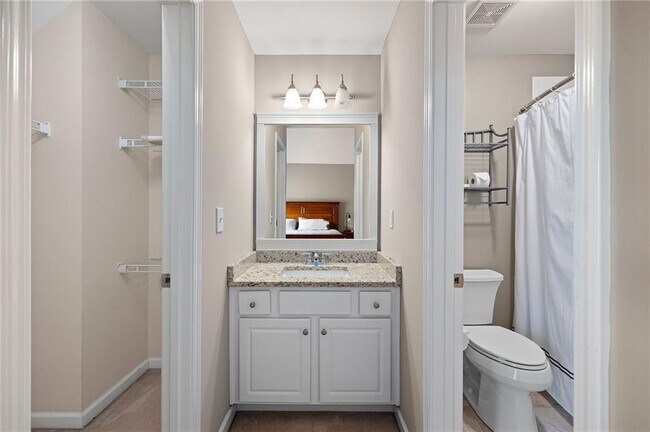 Building Photo - 227 Oakwind Pointe