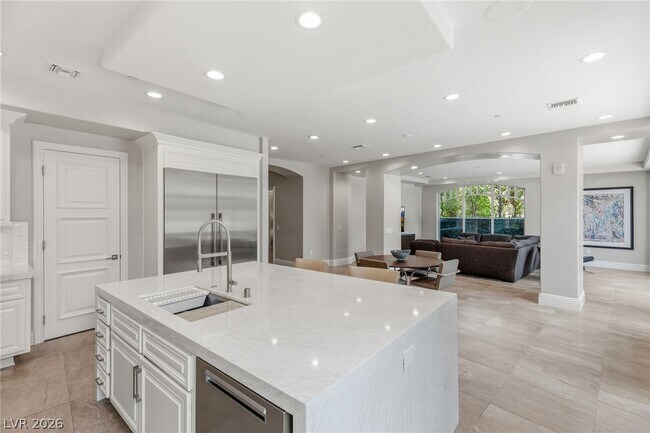 Building Photo - 9101 Alta Dr