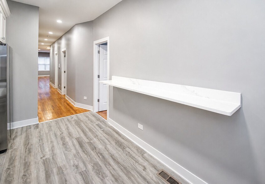 Building Photo - 5310 S Harper Ave