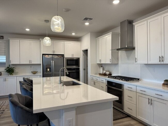 Building Photo - Beautiful 5-Bedroom Home with Solar