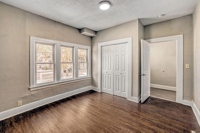 Building Photo - 911 Sims Ave