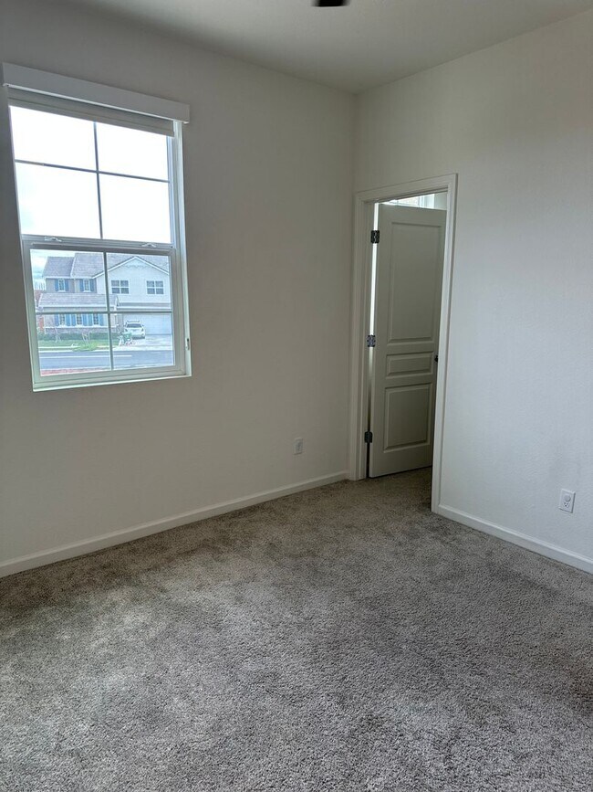 Building Photo - $500.00 off first full months rent