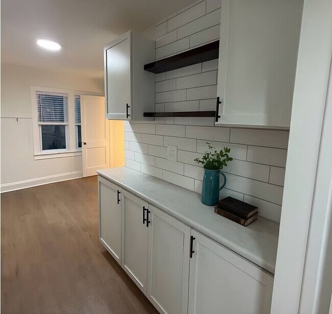 Building Photo - Fully Furnished 1BR + Office | Travel Nurse Ready | 30+ Day Stays Near Milwaukee