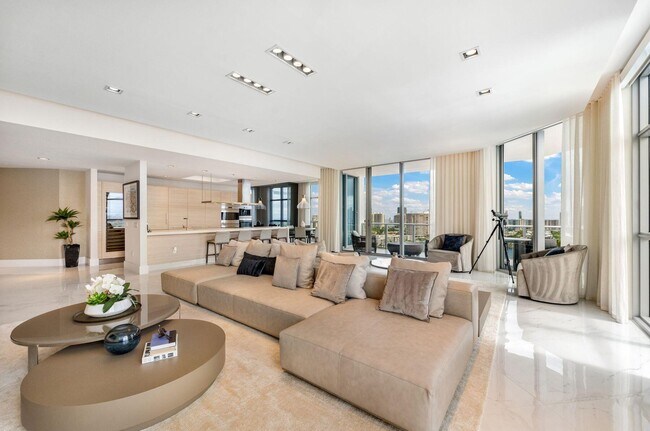 Building Photo - 17301 Biscayne Blvd