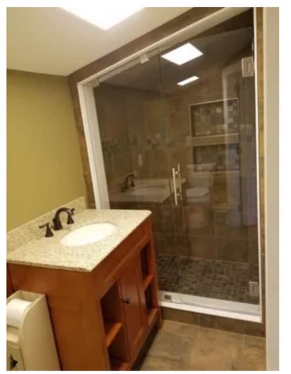 Building Photo - 457 N Spring St