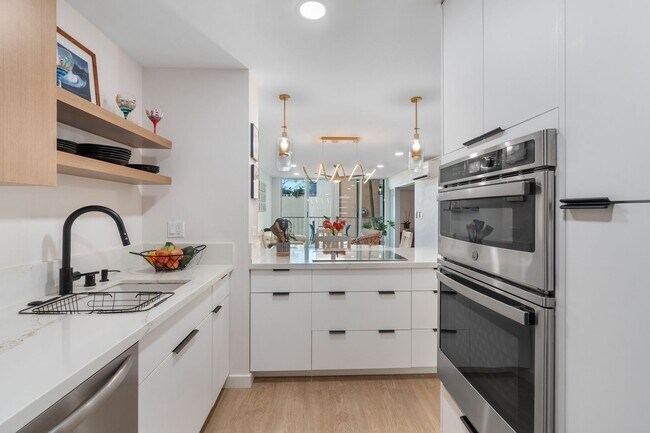 Building Photo - Waikiki Beach Gem- Fully Furnished 2BR/2BA...