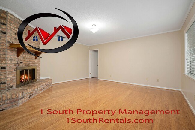Building Photo - 2205 Woodhillcrest Dr