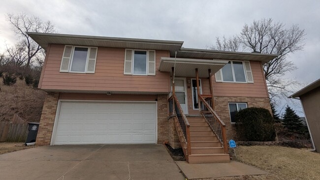 Building Photo - 3-bedroom raised ranch with finished basement and great flow