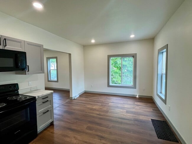 Building Photo - 3 Bed 1.5 Bath Single Family Home in Wausau