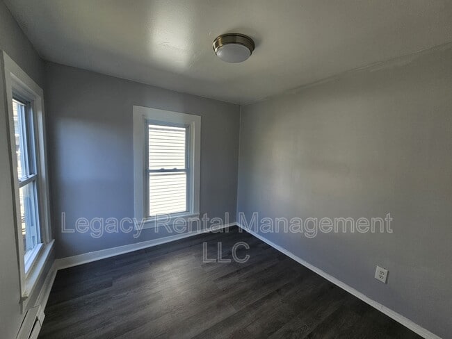 Building Photo - 303 Gardner St