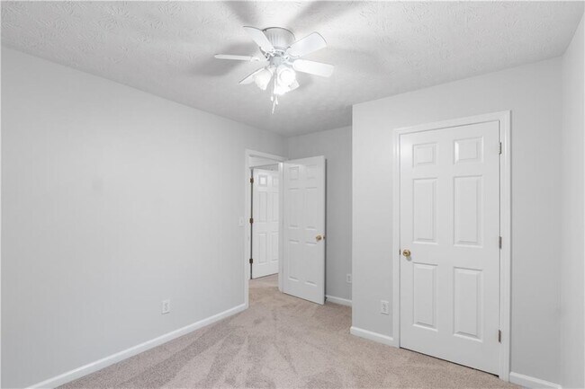 Building Photo - 3870 Safehaven Dr