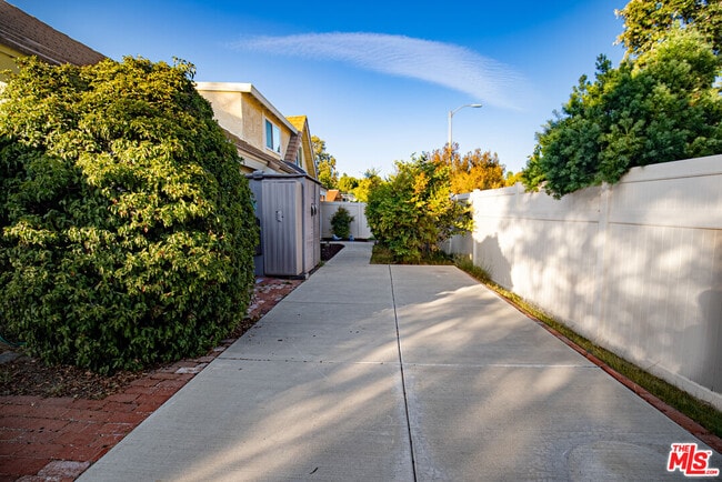 Building Photo - 27003 Rio Prado Dr