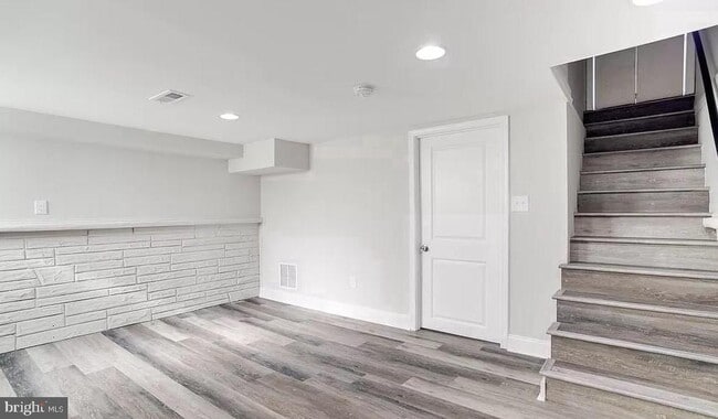 Building Photo - 1046 Elm Rd