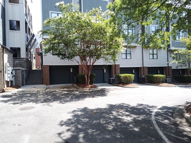 Building Photo - Modern townhome located in the M Complex c...