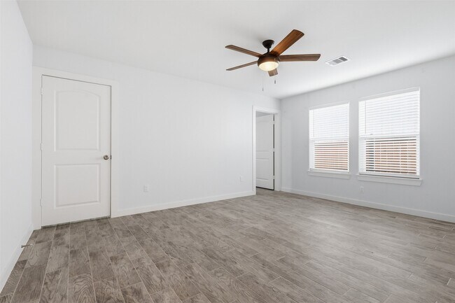 Building Photo - 10103 Goldcrest St