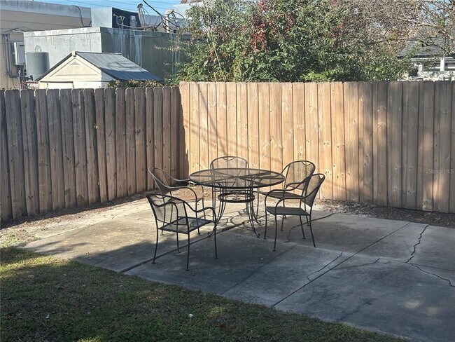 Building Photo - 3200 Fairway Ln