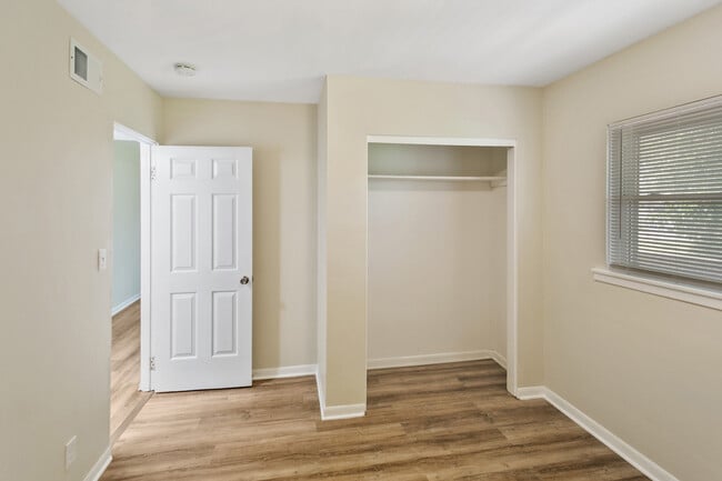 Building Photo - 1021 Tollview Ave