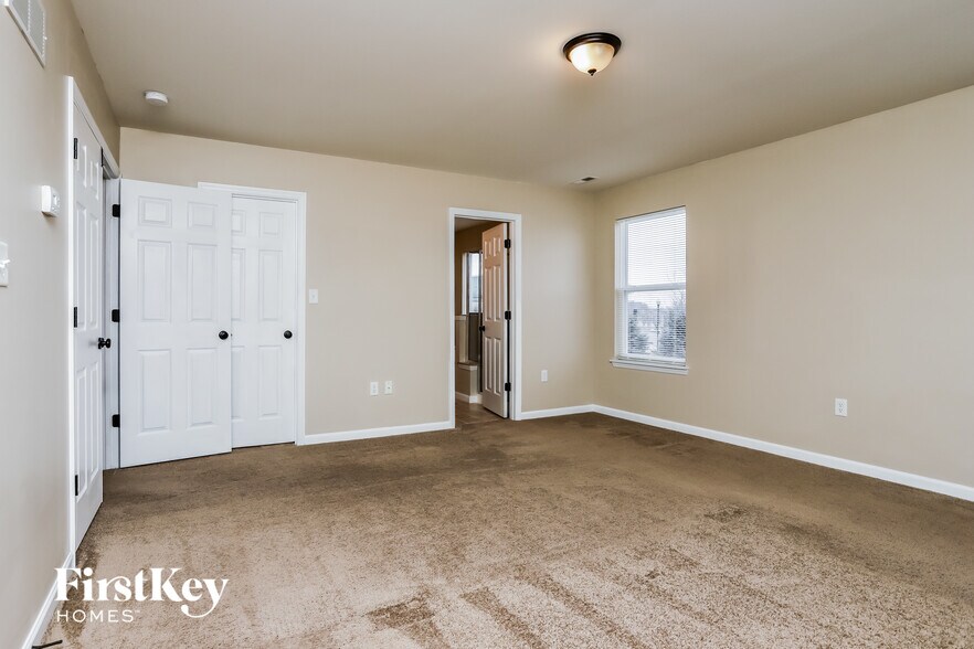 Building Photo - 700 Phoenix Way