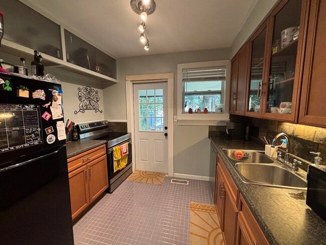 Building Photo - 123 Westridge Dr