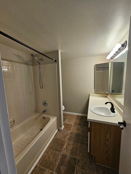 Building Photo - 945 Moorings Dr