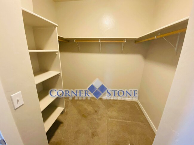 Building Photo - Like New Home in Brookdale Subdivision!