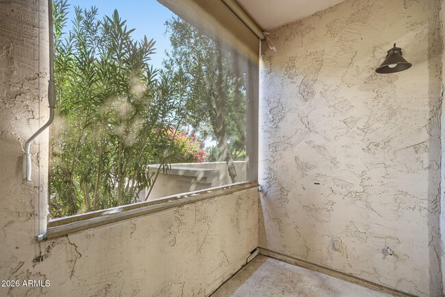 Building Photo - 9708 E Vía Linda