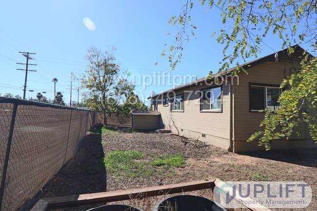 Building Photo - 950 B St