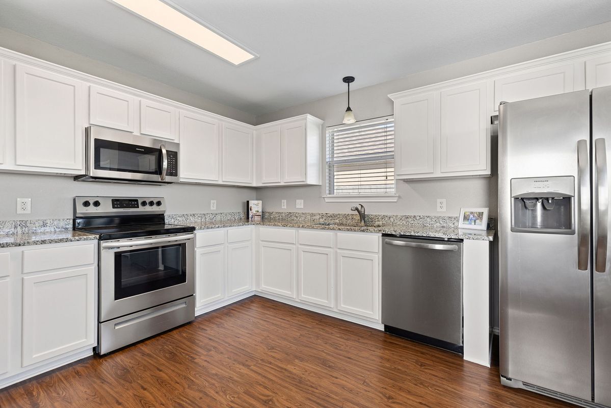 Building Photo - 7915 Redbrush
