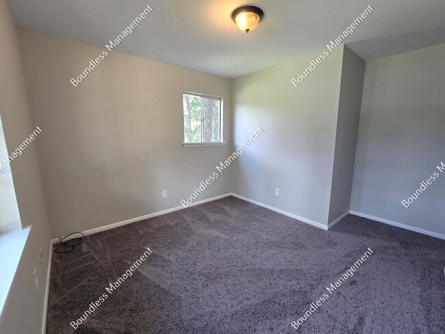 Building Photo - 8834 Homewood Dr