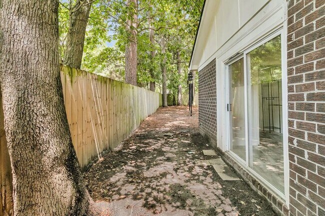Building Photo - 216 Parlor Dr