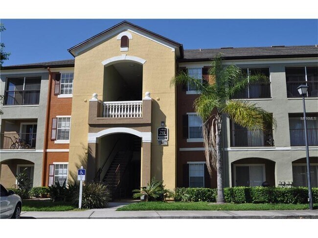 Building Photo - Beautiful 1/1 Wood Floors Condo at The Cre...