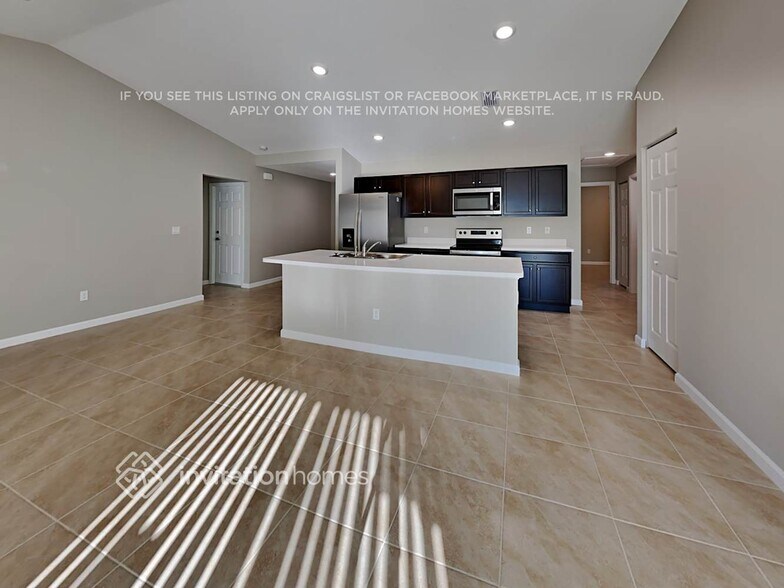 Building Photo - 1192 SW Ithaca St