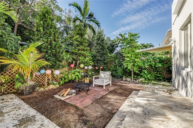 Building Photo - 696 NE 68th St