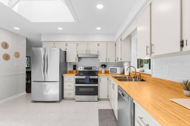 Building Photo - 31178 Park Ridge Dr