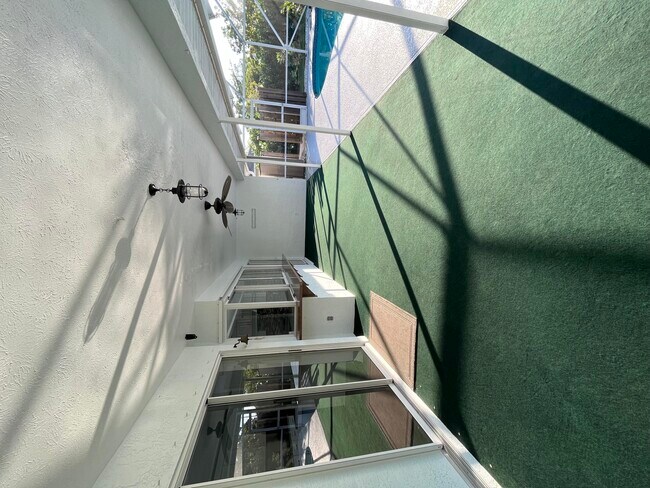 Building Photo - 1911 SE Gaskins Cir