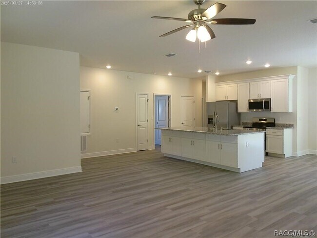 Building Photo - 7202 Everest Ave