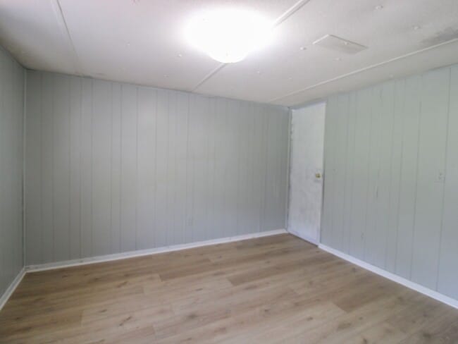 Building Photo - Updated Country Home Just Minutes from Fay...