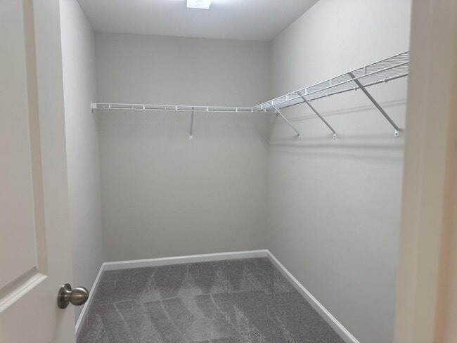 Building Photo - 381 Northaven Ave