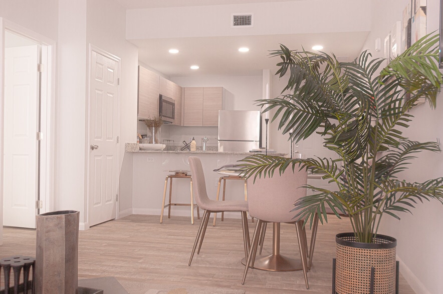 Primary Photo - Sandlake Palazzo